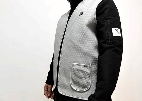 Куртка Windproof людей ODM умная нагретая с отделяемыми клобуком и блоком батарей